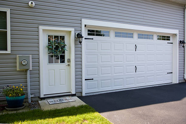 24/7 Emergency Garage Door Panel Replacement experts in Strafford County County, NH